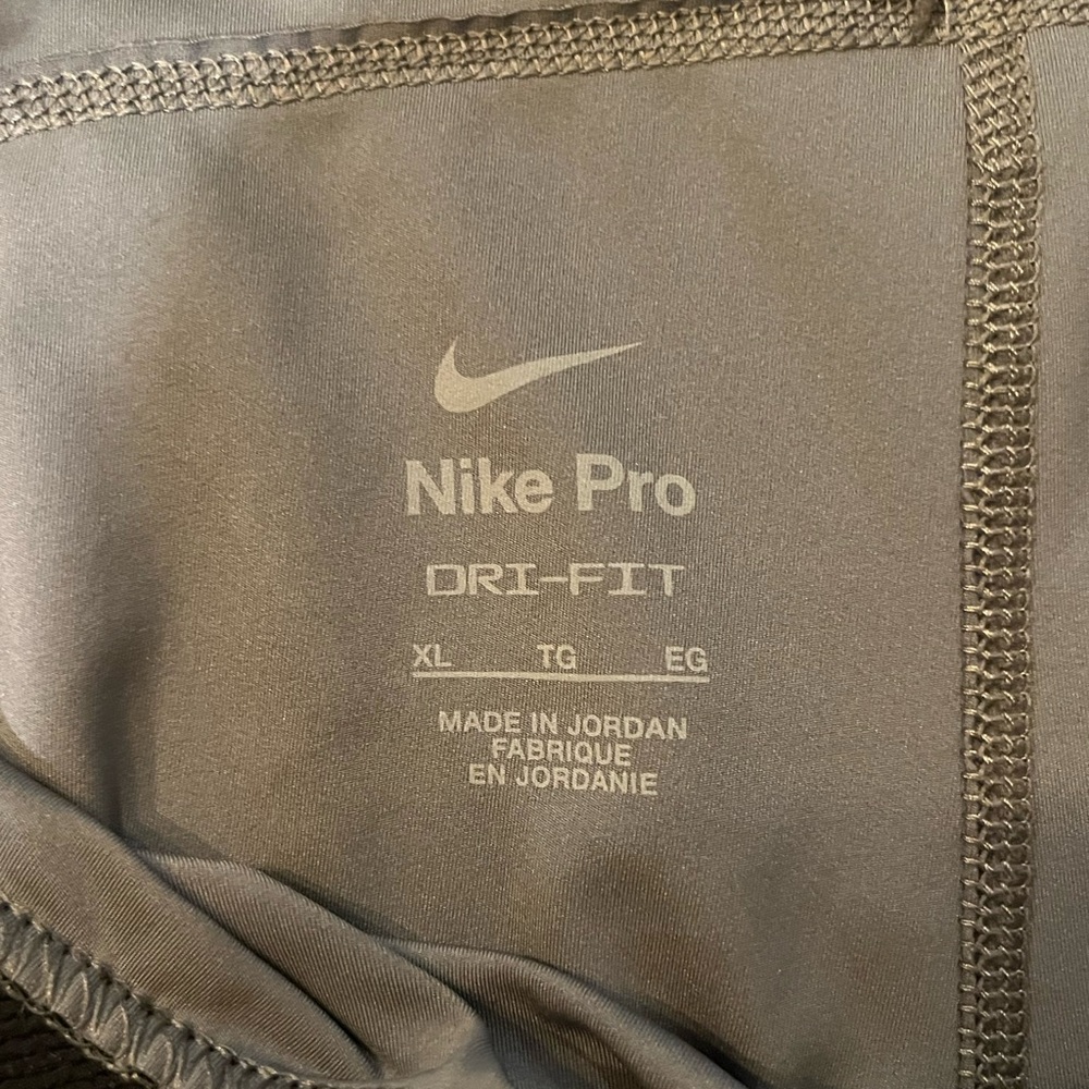 Gray Womens Nike Pro shorts- XL - Picture 3 of 4